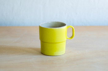 Kubeczek na kawę, żółty