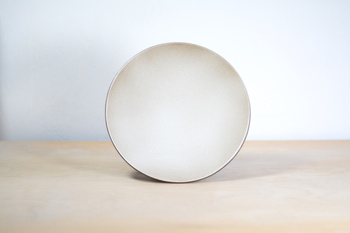 Talerz Czarny z białym matowym wykończeniem