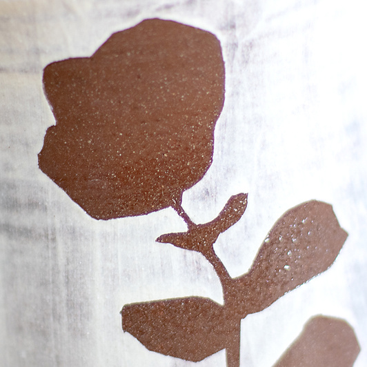 Kubek na kawę. Brązowo-Biały w kwiaty, wykonany ręcznie