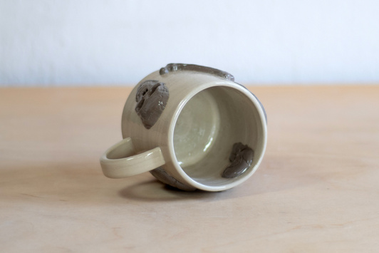 Kubek na herbatę w trupie czaszki