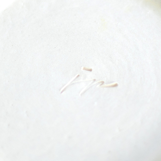 Kubek na kawę. Biały z koralowym kwiatem