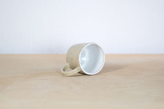 Kubek na kawę, wykonany ręcznie