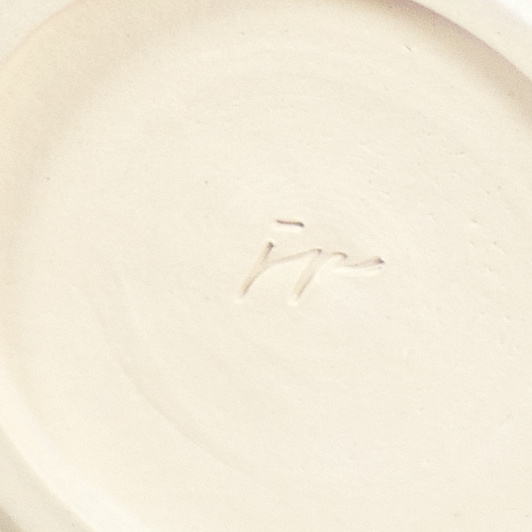 Wazon Biało-Szary dekorowany ręcznie wycinanką w kwiaty