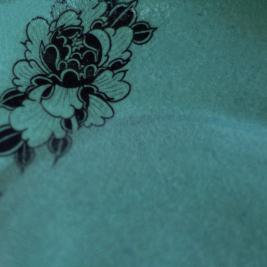 Spodeczek do dużej filiżanki z tatuażami, szmaragdowy