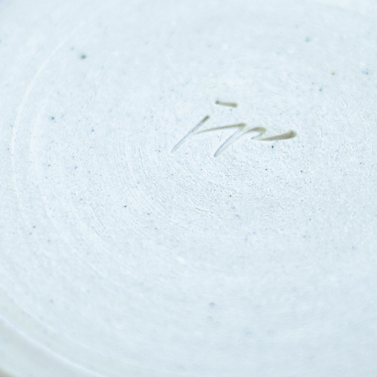 Wazon Biało-Szary dekorowany ręcznie wycinanką w gęsi