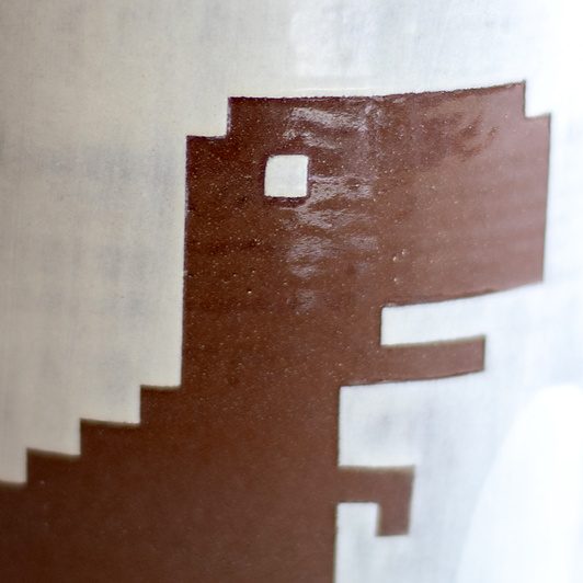 Wazon Brązowo-Biały dekorowany ręcznie wycinanką Tyranozaur 404