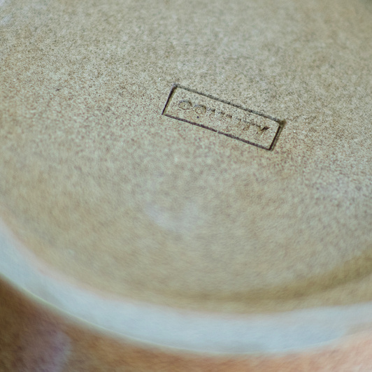 Wazon z tatuażami orzechowy