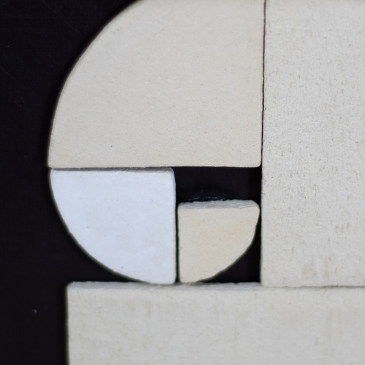 Dekoracja ceramiczna "Złoty Podział" Kremowo-Brązowa