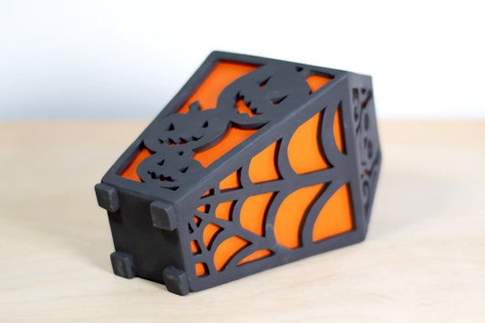 Świecznik Halloween. Upiorna trumienka