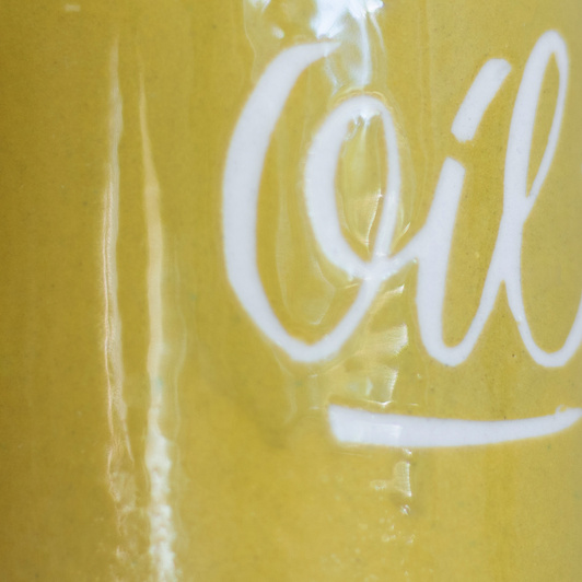 Butelka na oliwę. Zielona z dekoracyjnym napisem Oil. Z uszkiem.