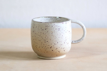 Kubek na kawę z platynowym rantem, wykonany ręcznie