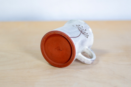 Kubek na kawę. Brązowo-Biały w kwiaty, wykonany ręcznie