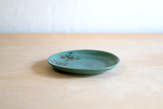 Spodeczek do dużej filiżanki z tatuażami, szmaragdowy