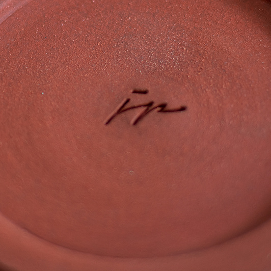 Wazon Brązowo-Biały dekorowany ręcznie wycinanką w gęsi