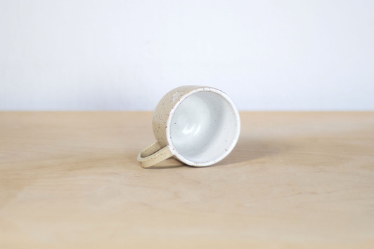 Kubek na kawę, wykonany ręcznie