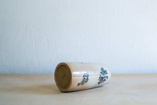 Wazon z tatuażami orzechowy