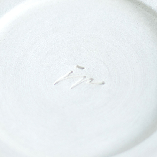 Kubek na kawę lub herbatę. Biało-Czarny w upiorne dynie