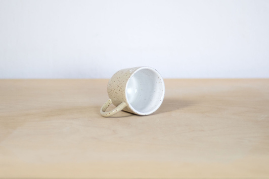 Kubek na kawę, wykonany ręcznie