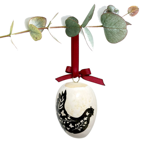 Jajko wielkanocne z bordową wstążeczką. Zając i ptaszek.