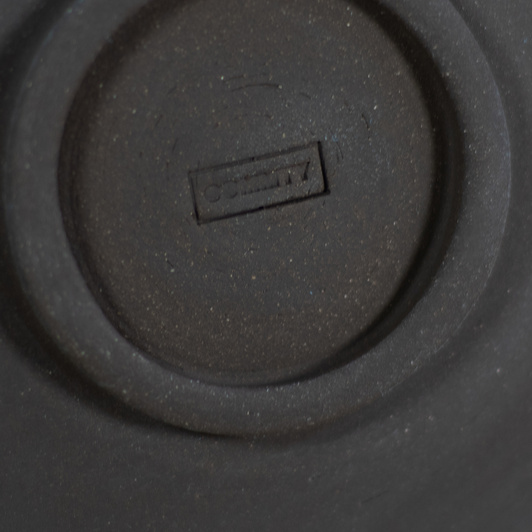 Talerz Czarny z białym matowym wykończeniem