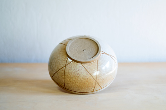 Miska orzechowa w dekoracyjne paseczki