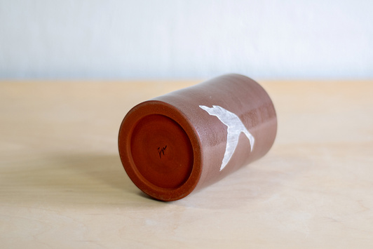 Wazon Brązowo-Biały dekorowany ręcznie wycinanką w gęsi