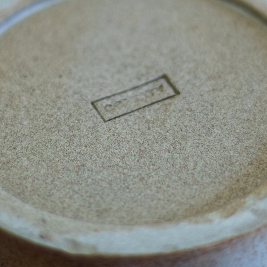 Wazon z tatuażami orzechowy