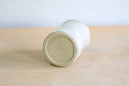 Wazon Biały dekorowany ręcznie wycinanką w gwiazdki