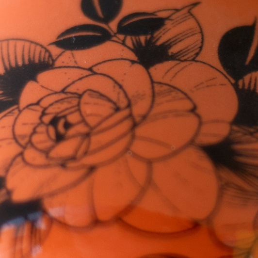 Filiżanka na kawę z tatuażami, pomarańczowa