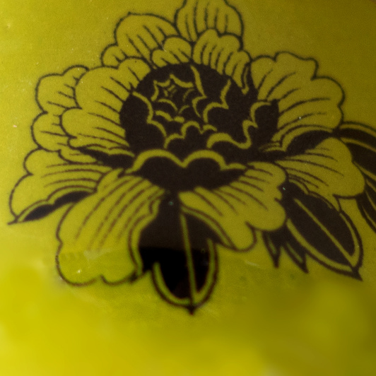 Filiżanka na kawę z tatuażami, zielona