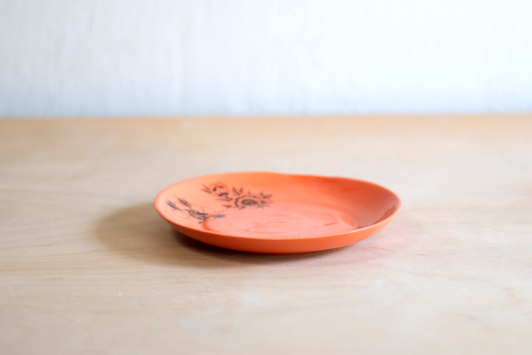 Spodeczek do dużej filiżanki z tatuażami, pomarańczowy