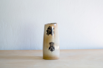 Wazon z tatuażami orzechowy