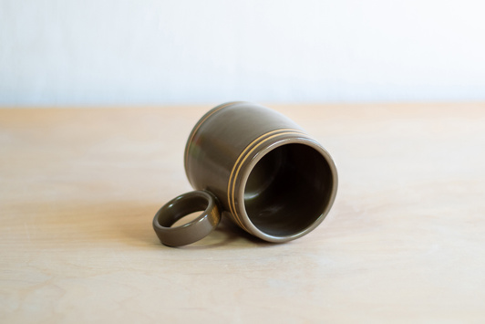 Kubek na herbatę zgniłozielony w kreseczki