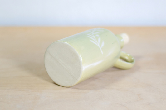 Butelka na oliwę. Szałwiowa z gałązką oliwną. Z uszkiem.