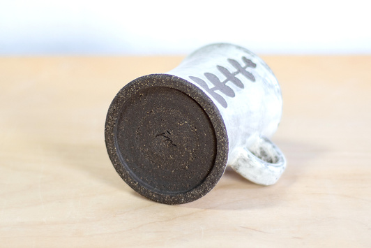 Kubek na kawę. Czarno-Biały w kwiaty, wykonany ręcznie