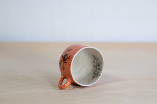 Filiżanka na kawę z tatuażami, pomarańczowa