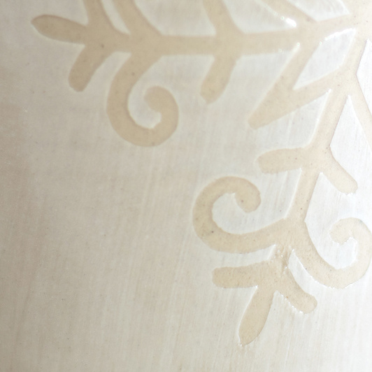 Wazon Biały dekorowany ręcznie wycinanką w gwiazdki