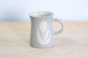 Kubek na kawę. Czarno-Szary w kwiaty