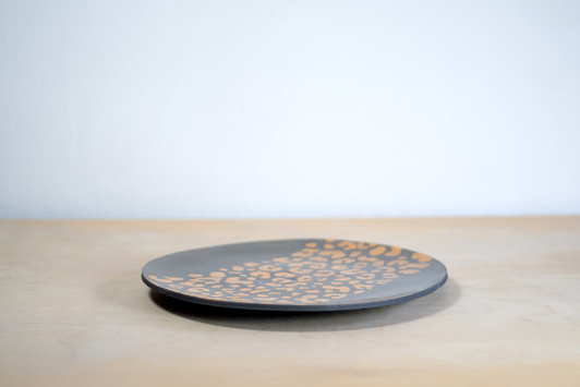 Talerz z motywem plamek pantery