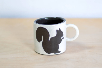 Kubek na kawę. Brązowo-Czarny z wiewiórką