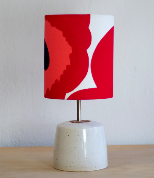 Lampka nocna biała z żyrandolkiem Marimekko