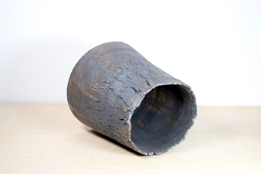 Osłonka na donicę. Duża spękana.