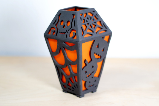 Świecznik Halloween. Upiorna trumienka