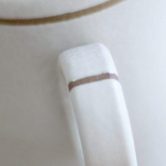 Kubek na kawę, matowy biały w kreseczki