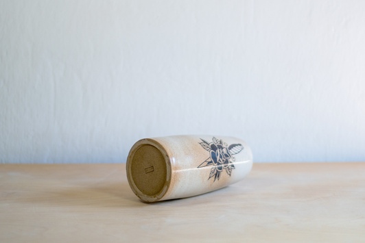 Wazon z tatuażami orzechowy