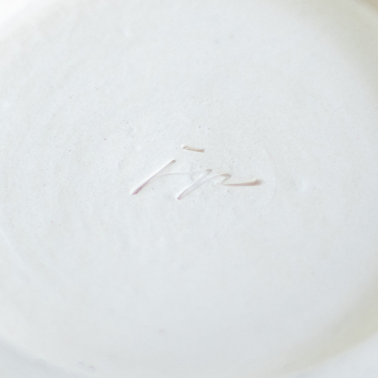 Wazon Biało-Szary dekorowany ręcznie wycinanką w kwiaty