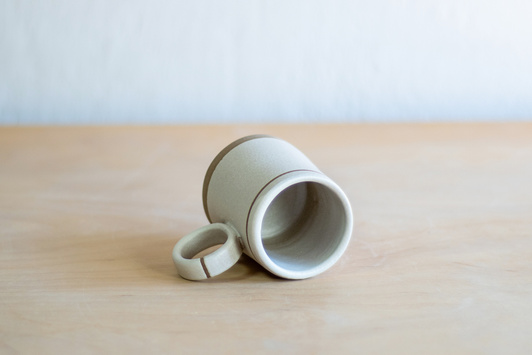 Kubek na kawę, matowy biały w kreseczki