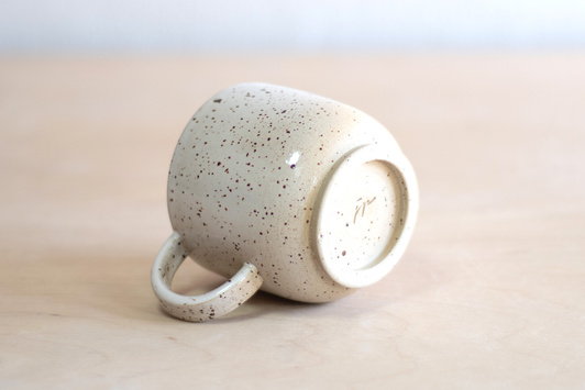 Kubek na kawę z platynowym rantem, wykonany ręcznie