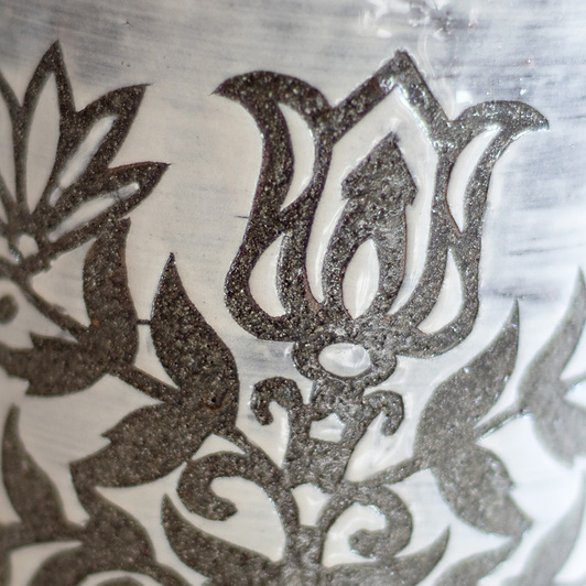 Wazon Czarno-Biały dekorowany ręcznie wycinanką w kwiaty