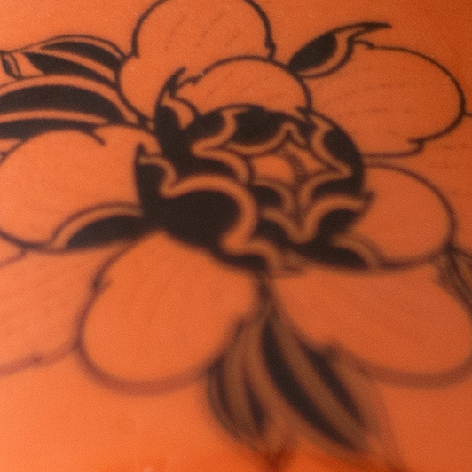 Filiżanka na kawę z tatuażami, pomarańczowa